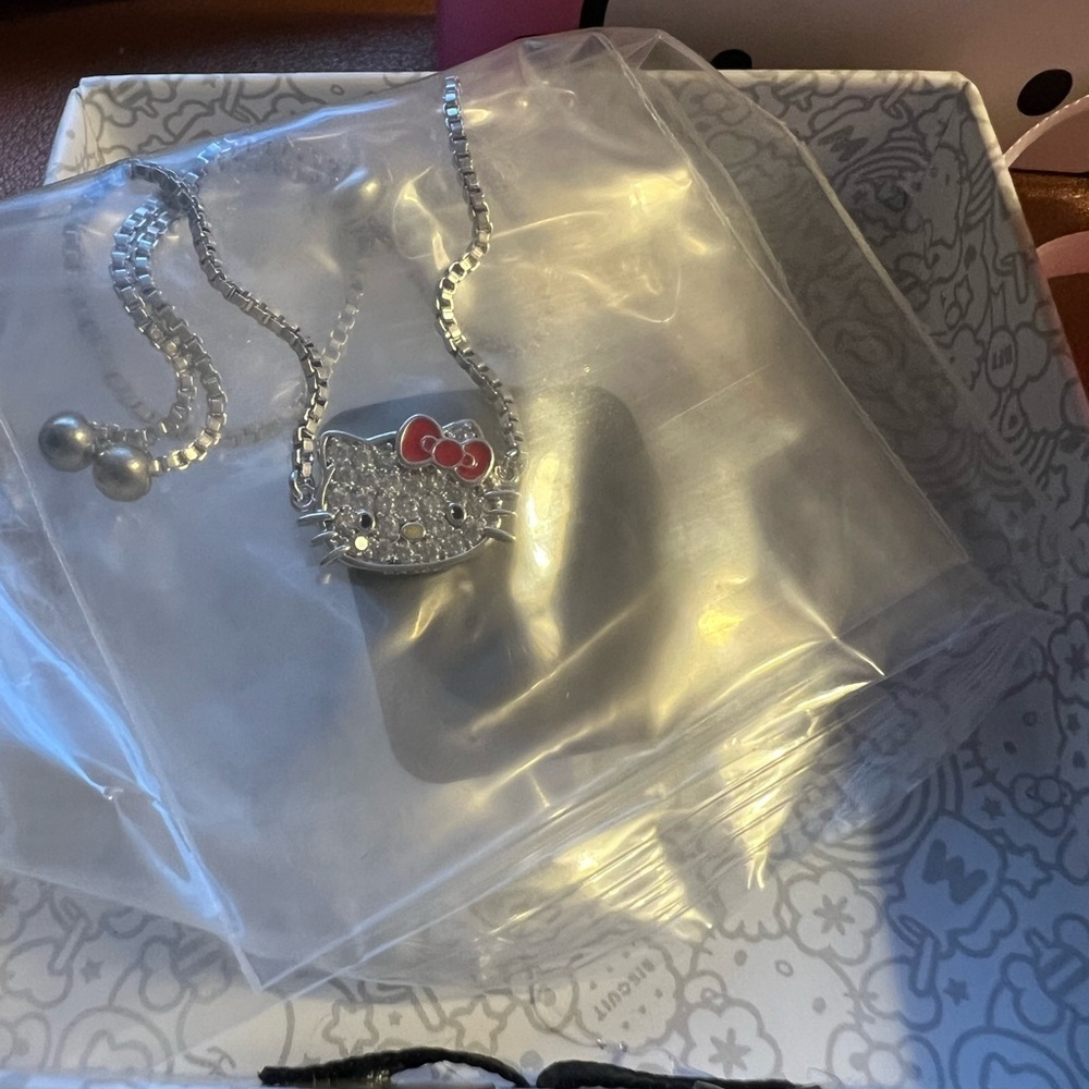Hello Kitty Authentic Pave Hello Kitty Face Lariat Bracelet - Picture 4 of 8